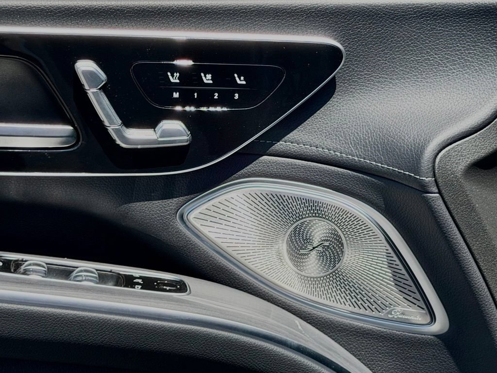 New 2026 Mercedes-Benz EQS 400 4MATIC SUV image 15