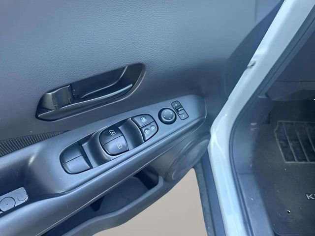 Used 2021 Nissan Kicks S image 5