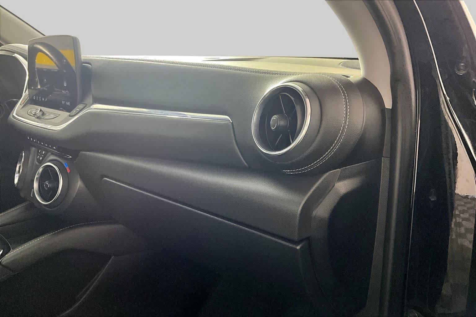 Used 2023 Chevrolet Blazer LT FWD image 17