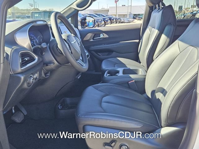 New 2026 Chrysler Pacifica Select image 5