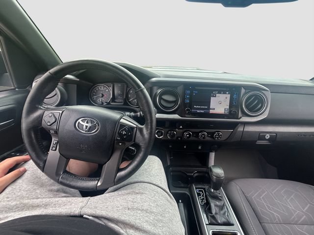 Used 2016 Toyota Tacoma TRD Sport w/ Towing Package AWD/4WD image 28