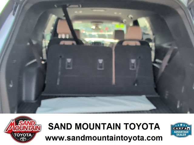 Used 2022 Chevrolet Traverse Premier FWD image 9