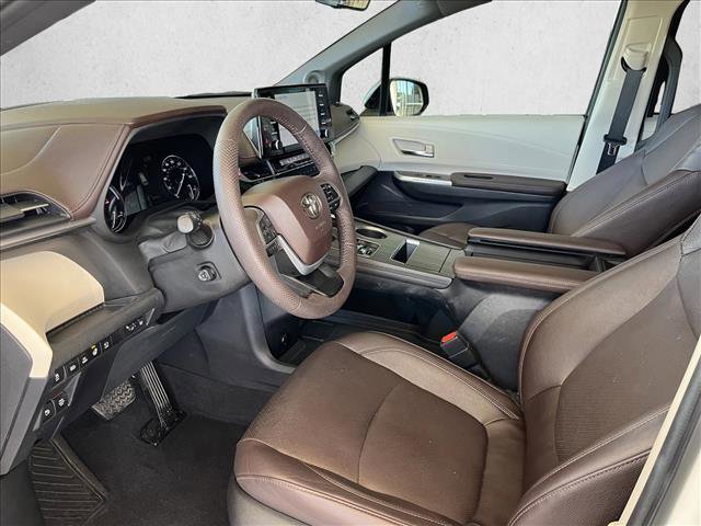Used 2022 Toyota Sienna Platinum image 9