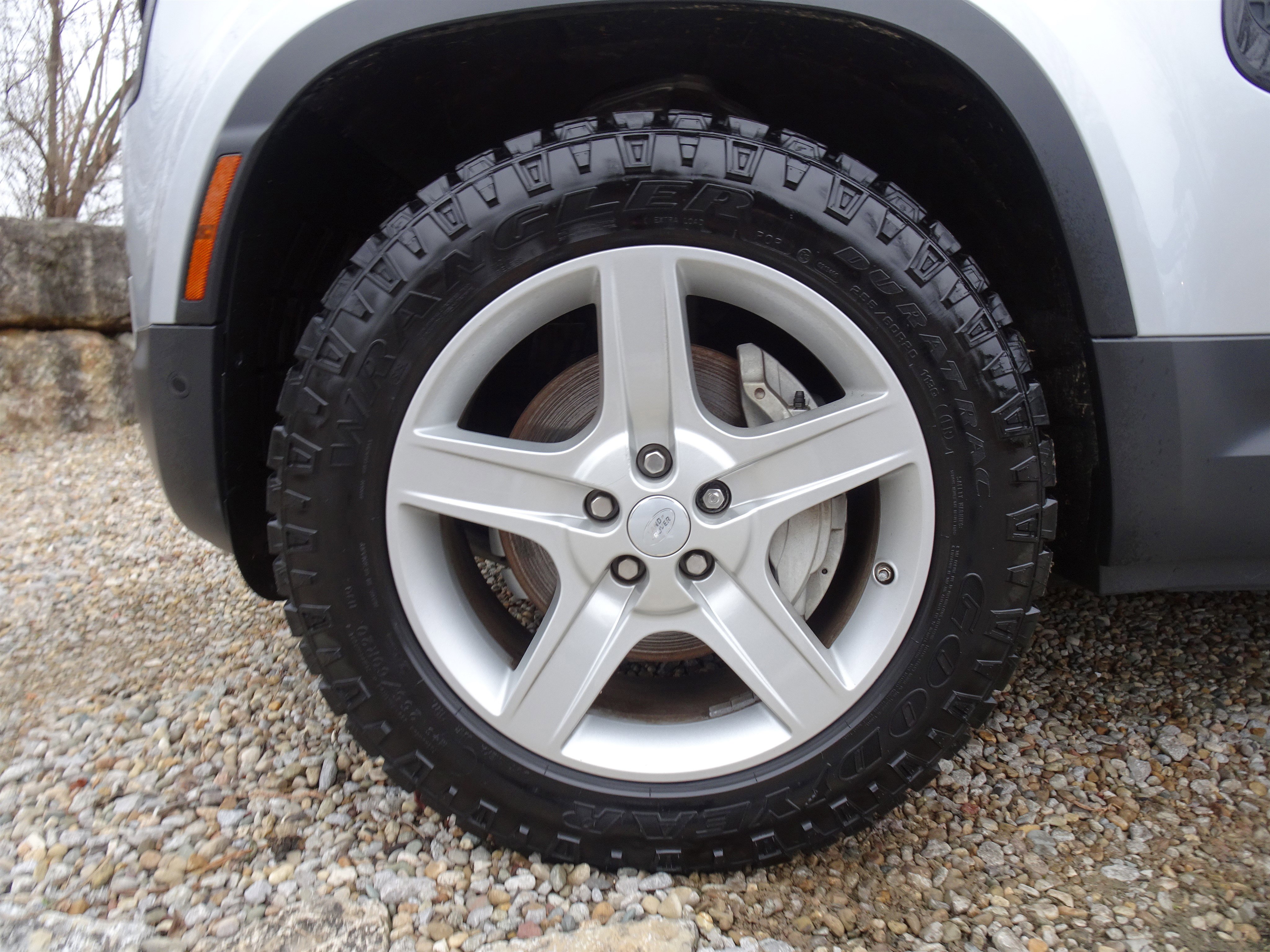 Used 2020 Land Rover Defender 110 SE image 39