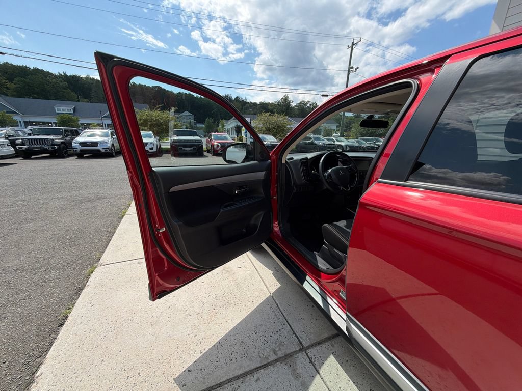 Used 2018 Mitsubishi Outlander SE AWD/4WD image 11