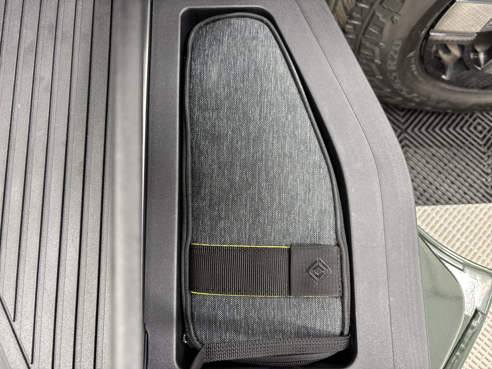 Used 2023 Rivian R1T Adventure image 32