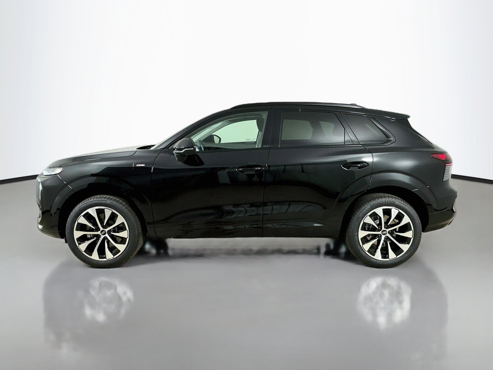 New 2026 Audi Q3 quattro 2.0T AWD/4WD image 8