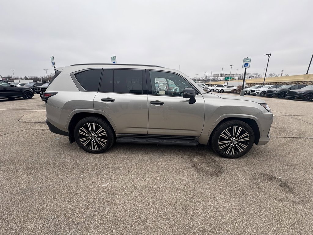 Used 2025 Lexus LX 700h Luxury image 10