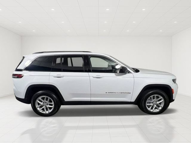 Used 2023 Jeep Grand Cherokee Laredo w/ Luxury Tech Group I AWD/4WD image 5