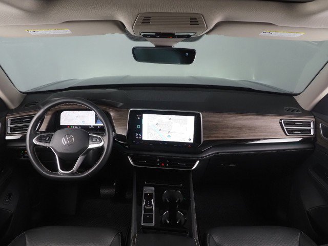 Used 2025 Volkswagen Atlas SEL AWD/4WD image 3