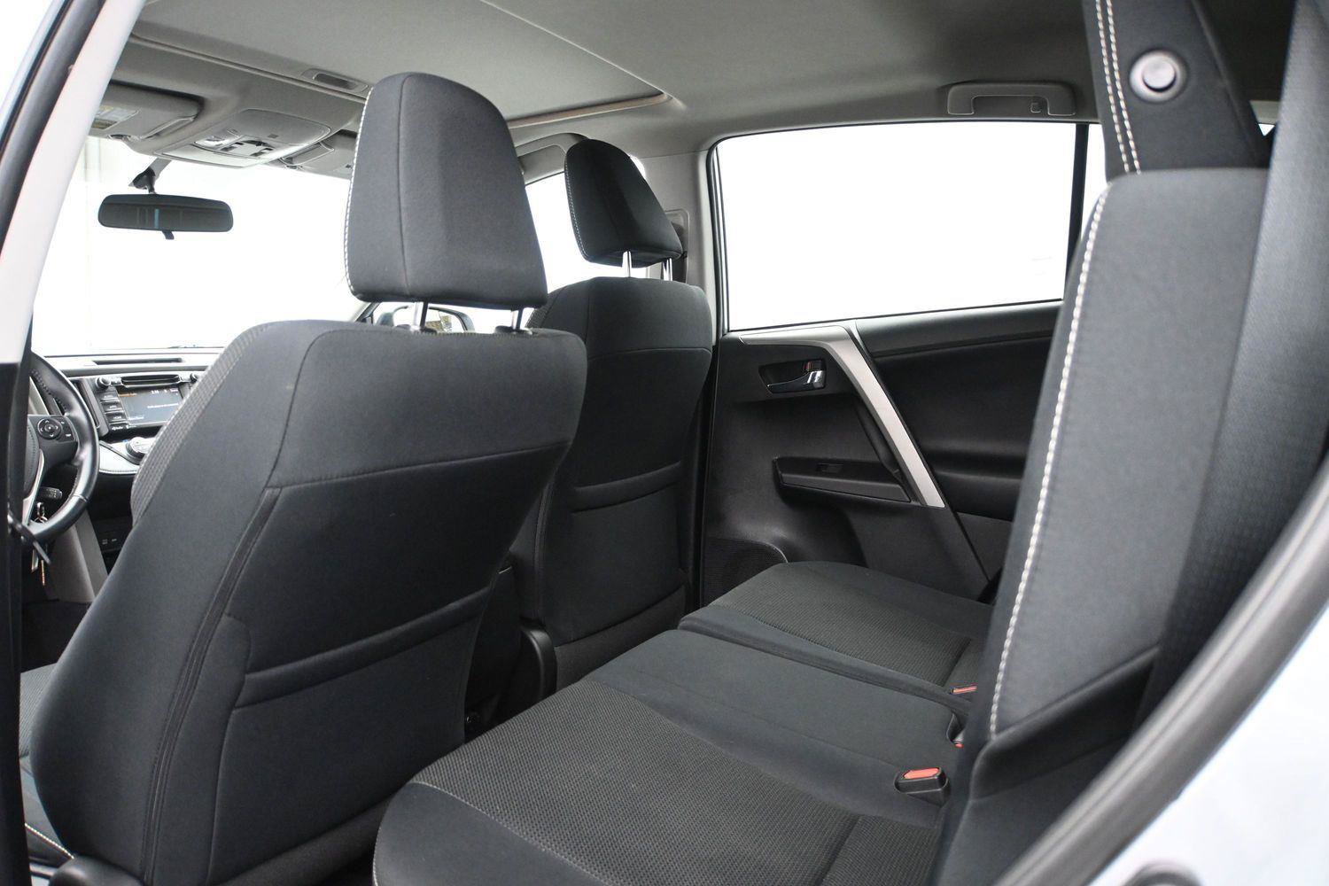 Used 2016 Toyota RAV4 XLE AWD/4WD image 11