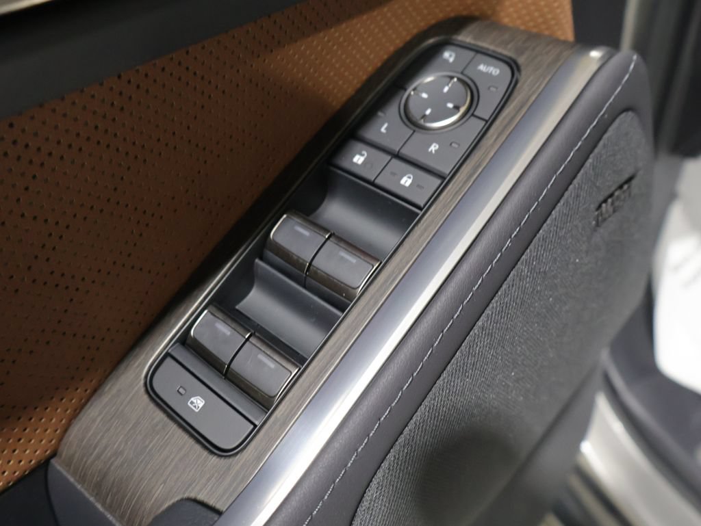 Used 2025 Lexus GX 550 AWD/4WD image 13