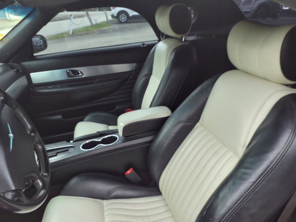 Used 2004 Ford Thunderbird Deluxe image 4