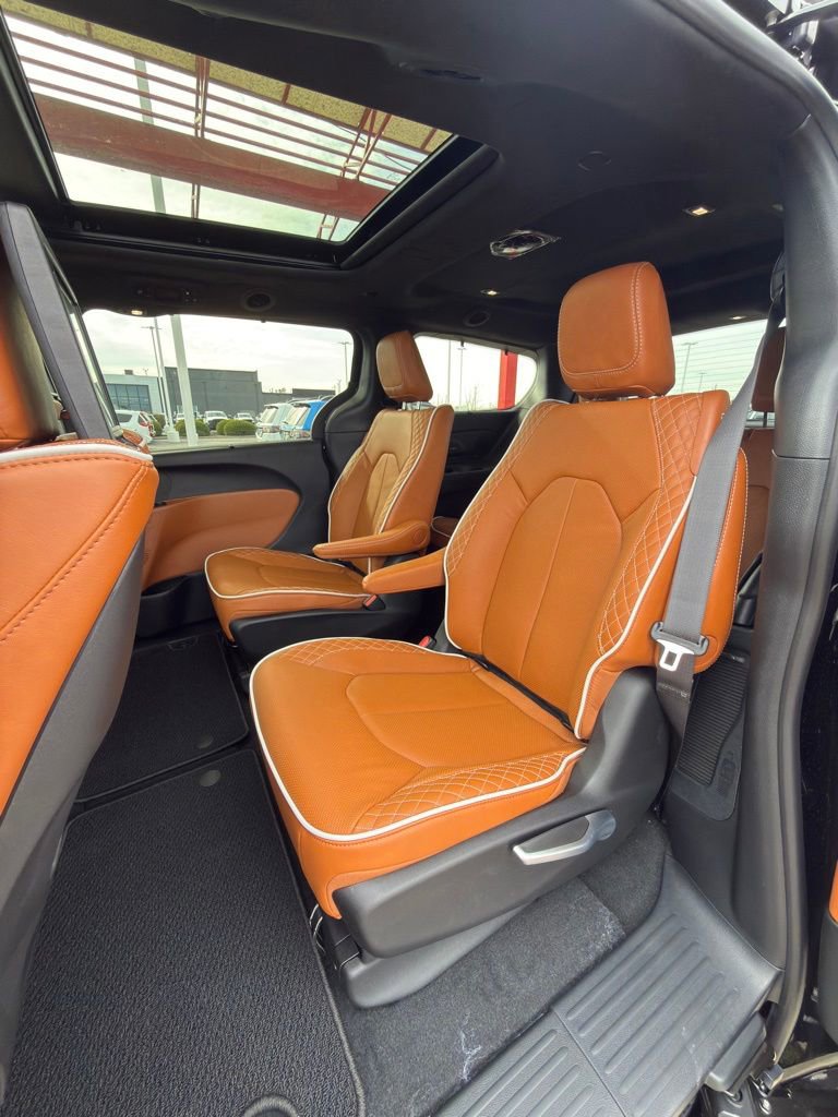 New 2026 Chrysler Pacifica Pinnacle image 33