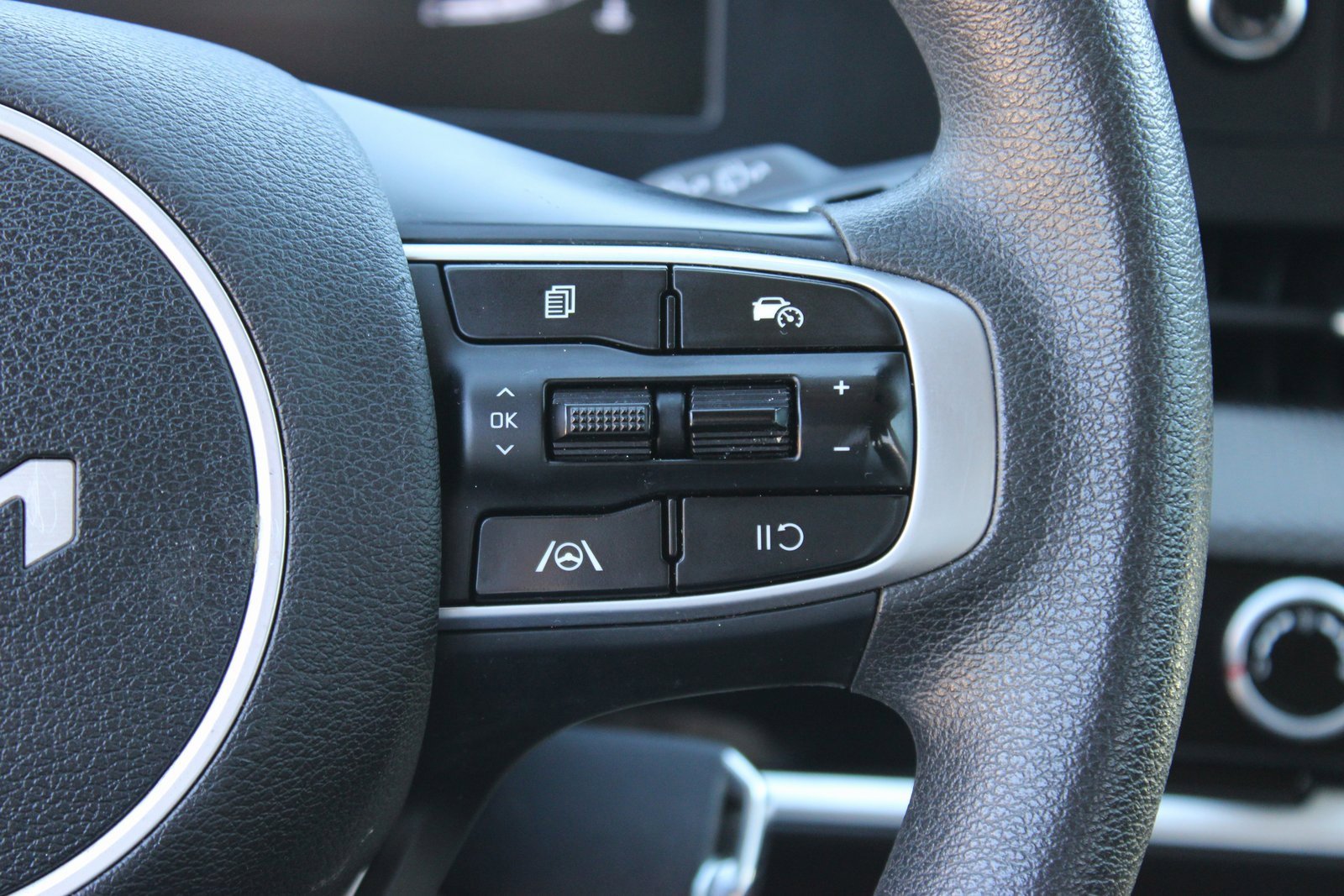 Used 2025 Kia Sportage LX image 16