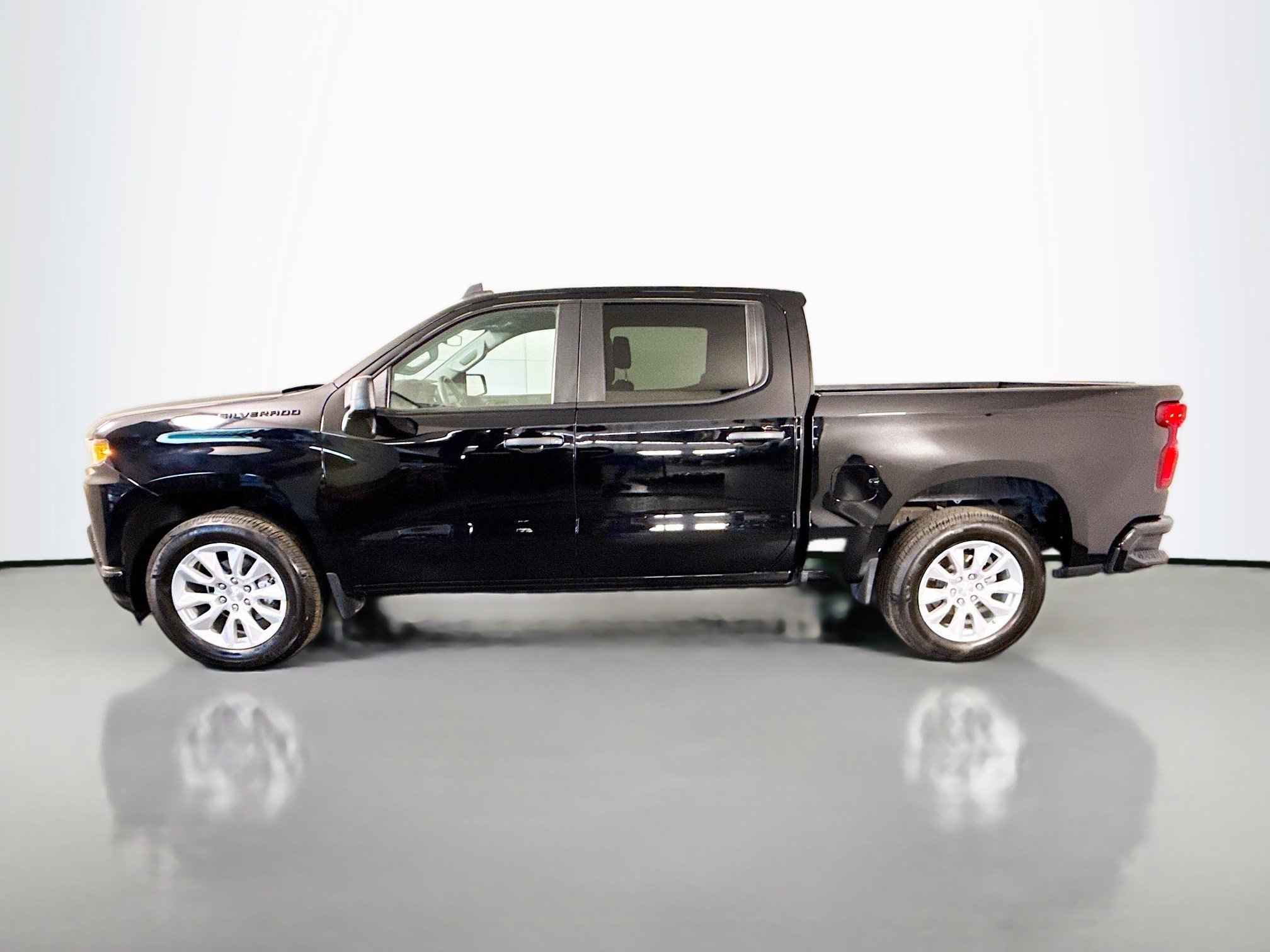 Used 2022 Chevrolet Silverado 1500 Custom w/ LPO, Dark Essentials Package RWD image 6