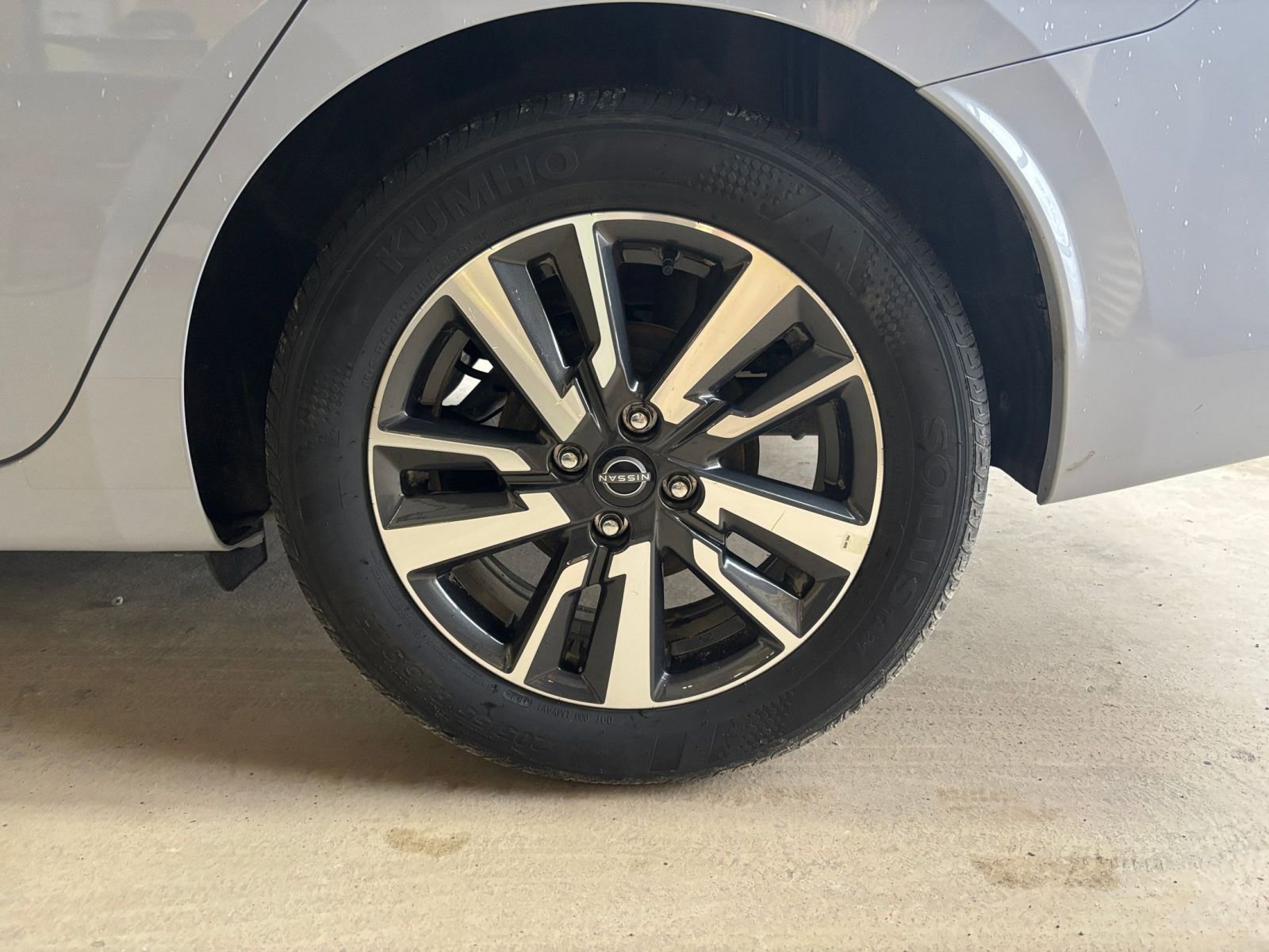 Used 2025 Nissan Versa SV FWD image 28