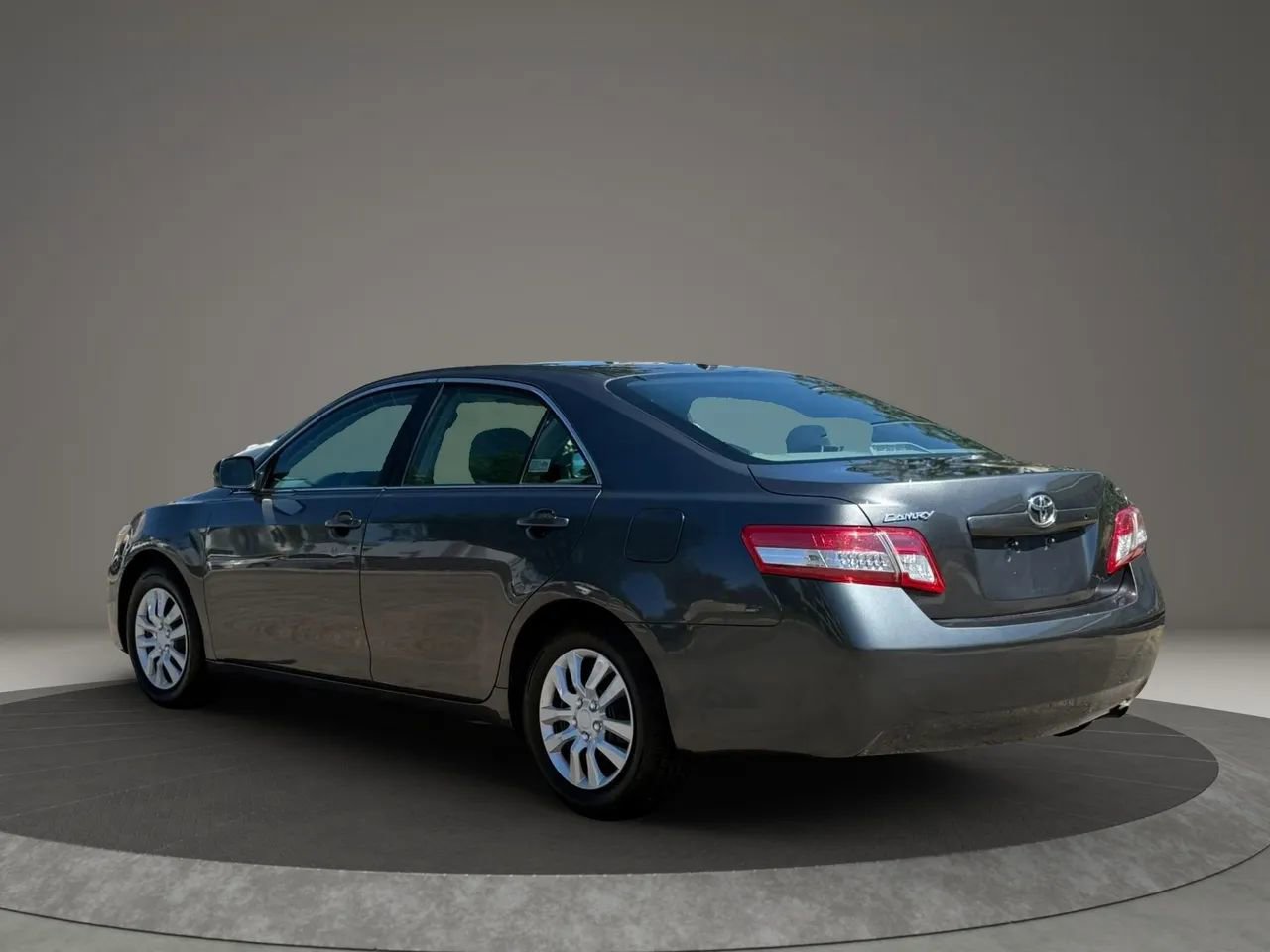 Used 2011 Toyota Camry LE image 7