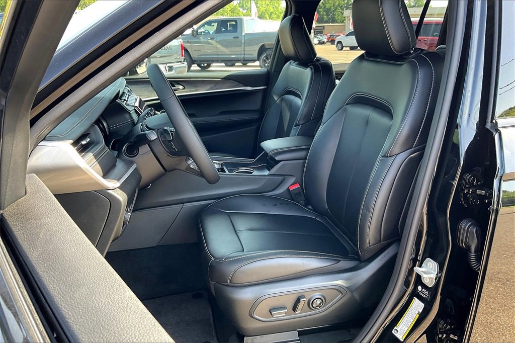 New 2025 Jeep Grand Cherokee L Limited w/ Trailer Tow Package image 9