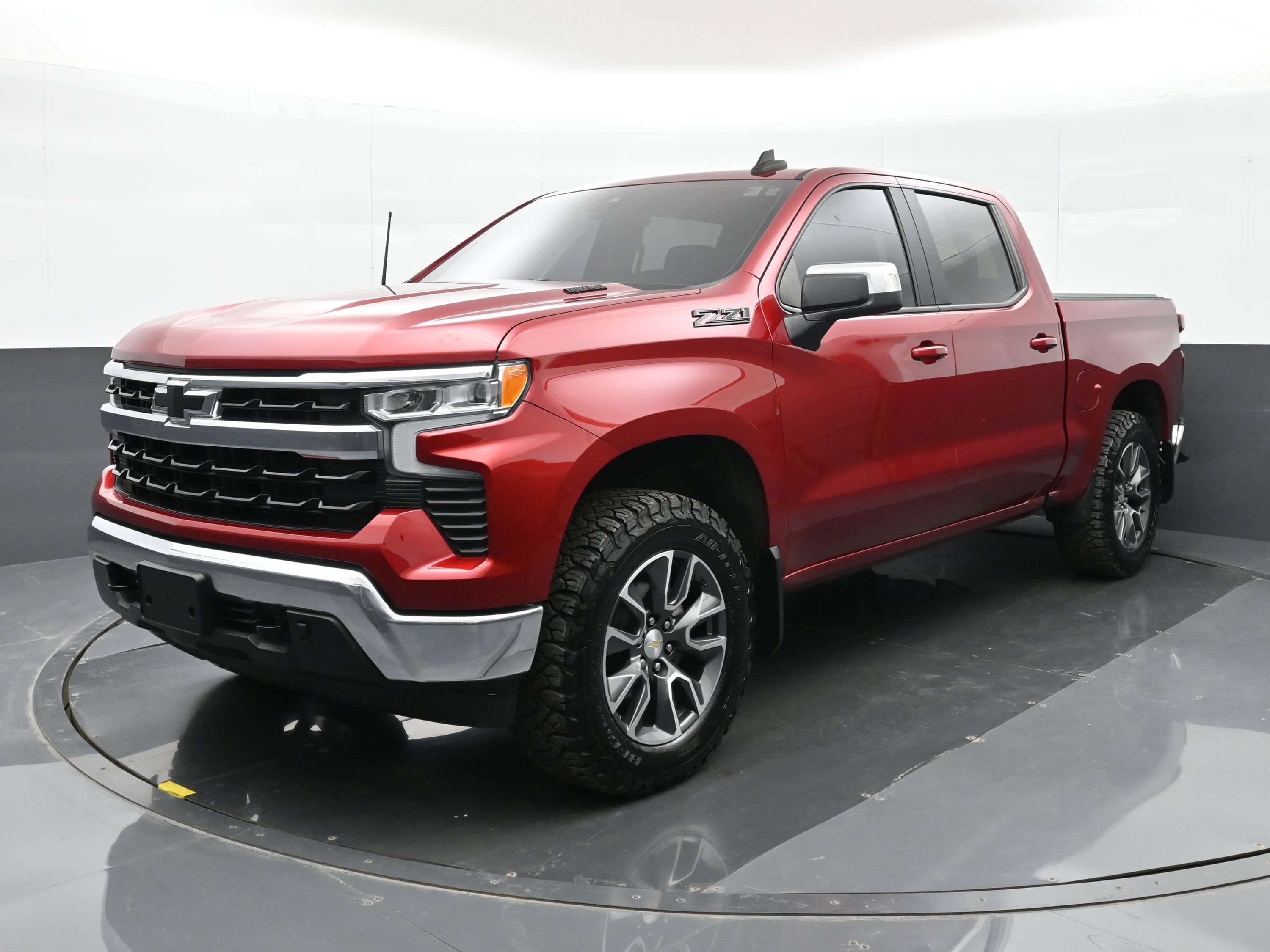 Used 2023 Chevrolet Silverado 1500 LT AWD/4WD image 8