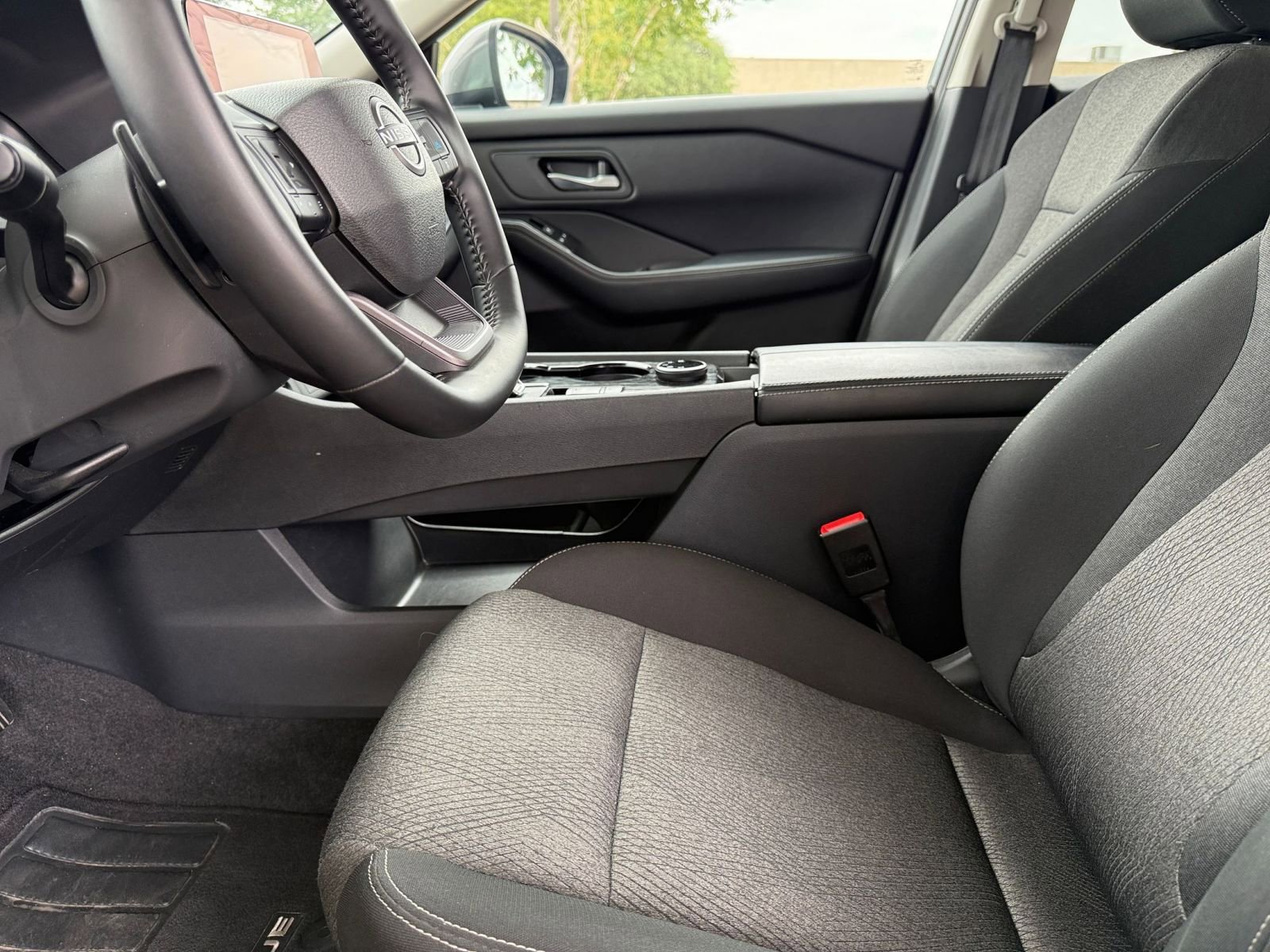 Used 2025 Nissan Rogue SV AWD/4WD image 28