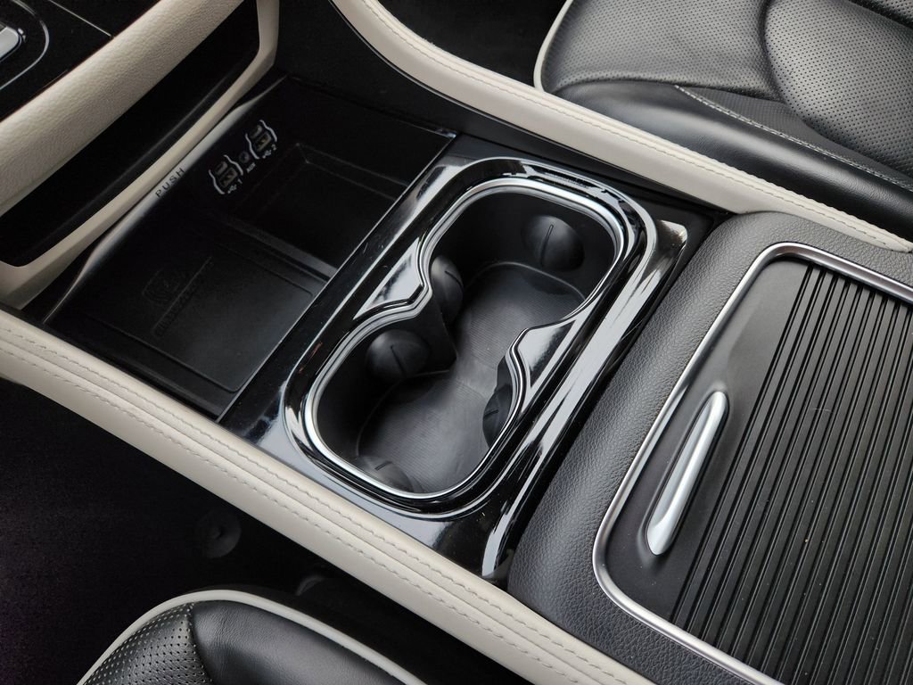 Used 2024 Chrysler Pacifica Limited image 25