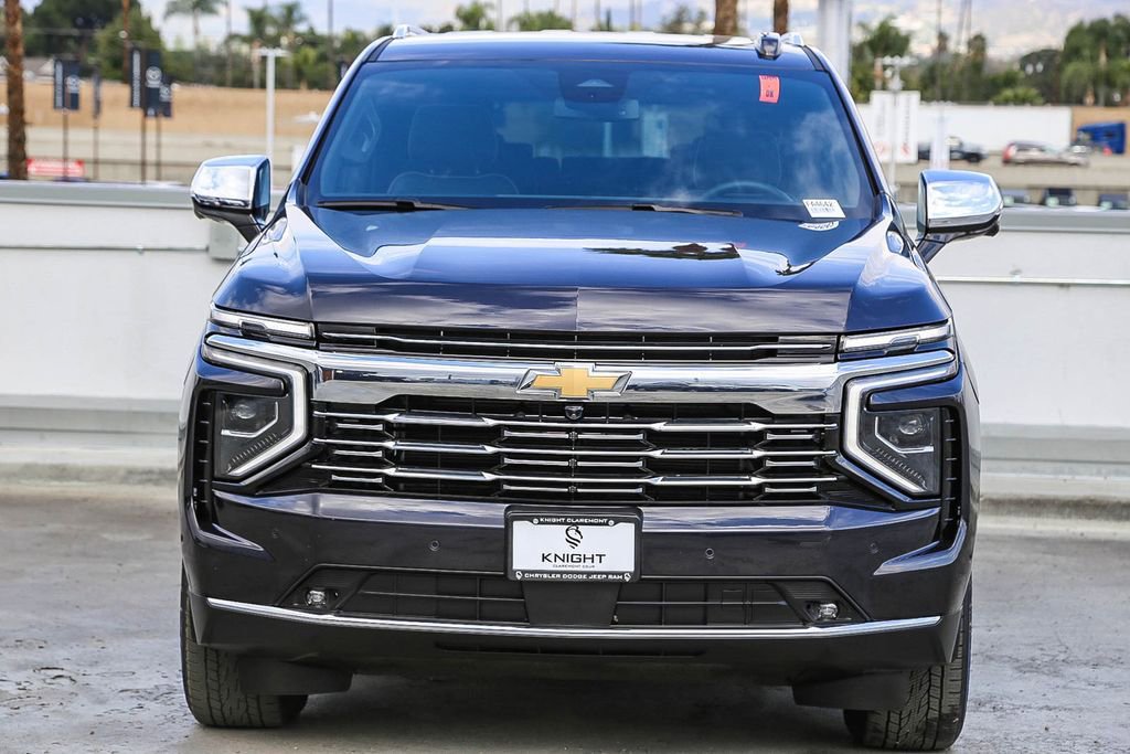 Used 2025 Chevrolet Suburban Premier image 3