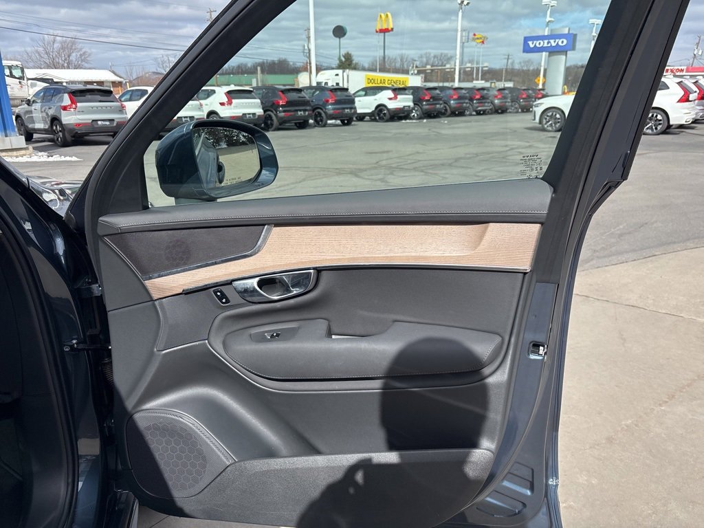 Certified 2025 Volvo XC90 B5 Plus image 39
