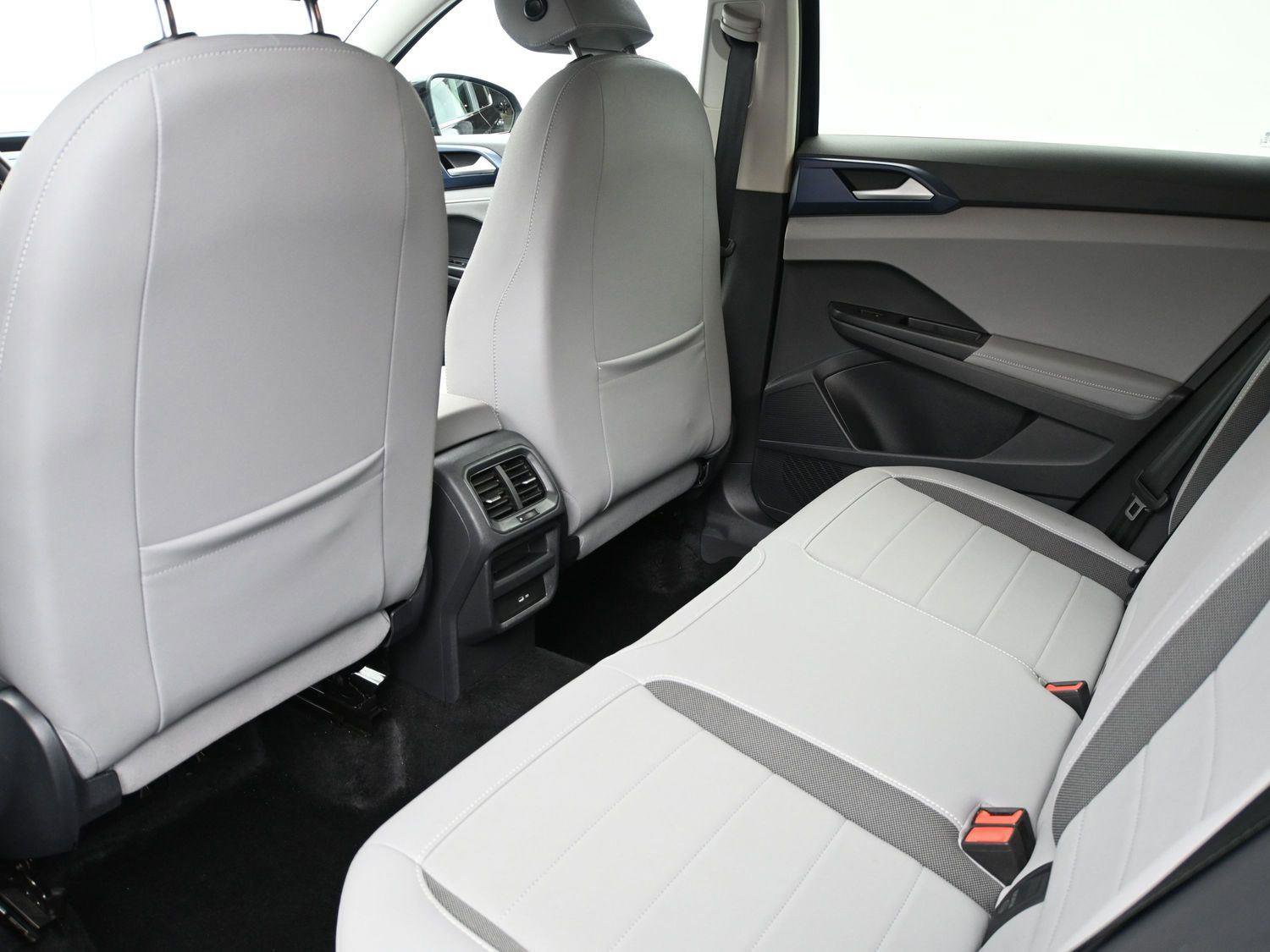 Used 2024 Volkswagen Taos SE image 9