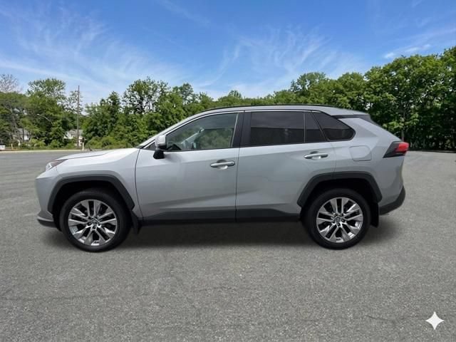 Used 2020 Toyota RAV4 XLE Premium AWD/4WD image 5