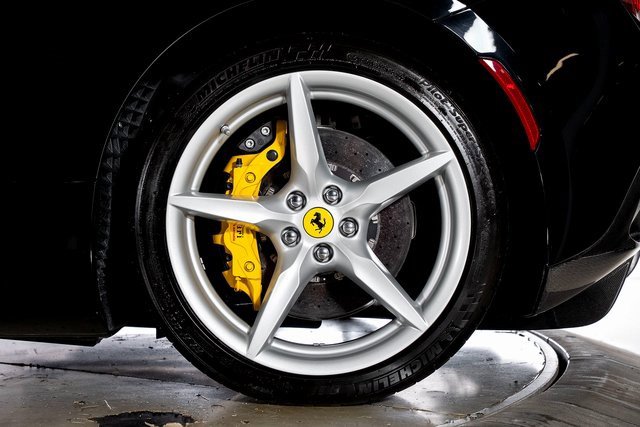 Used 2022 Ferrari F8 Tributo image 17