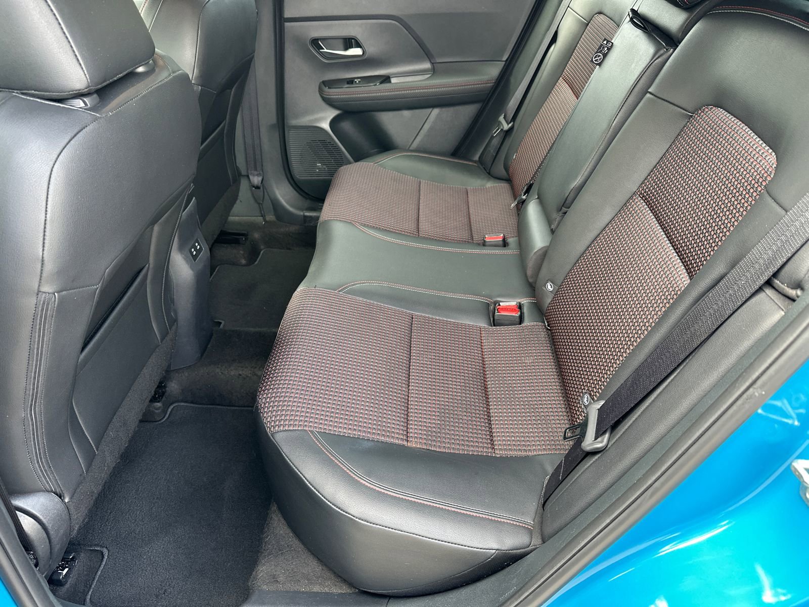 Used 2025 Nissan Kicks SR FWD image 19