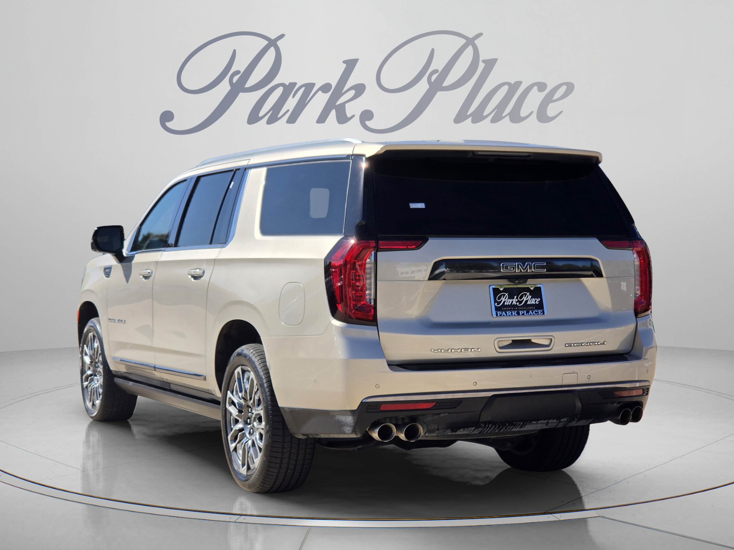 Used 2024 GMC Yukon XL Denali Ultimate AWD/4WD image 3