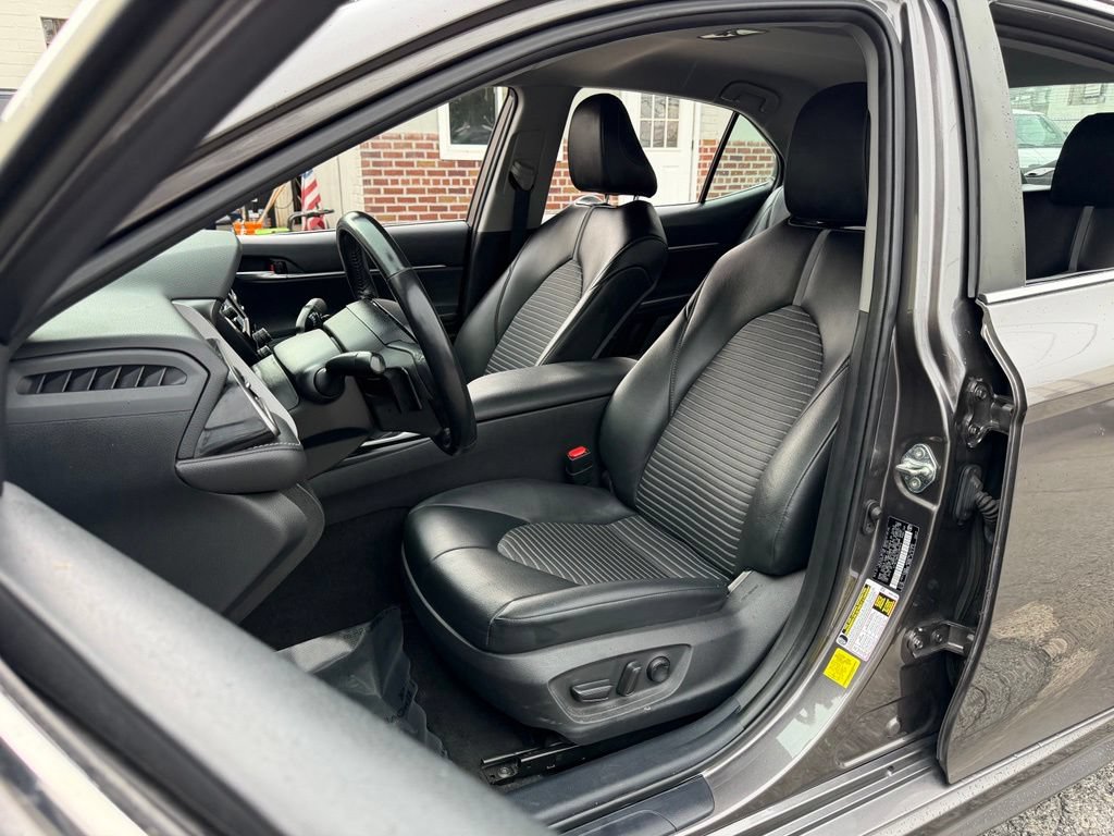 Used 2020 Toyota Camry SE FWD image 15