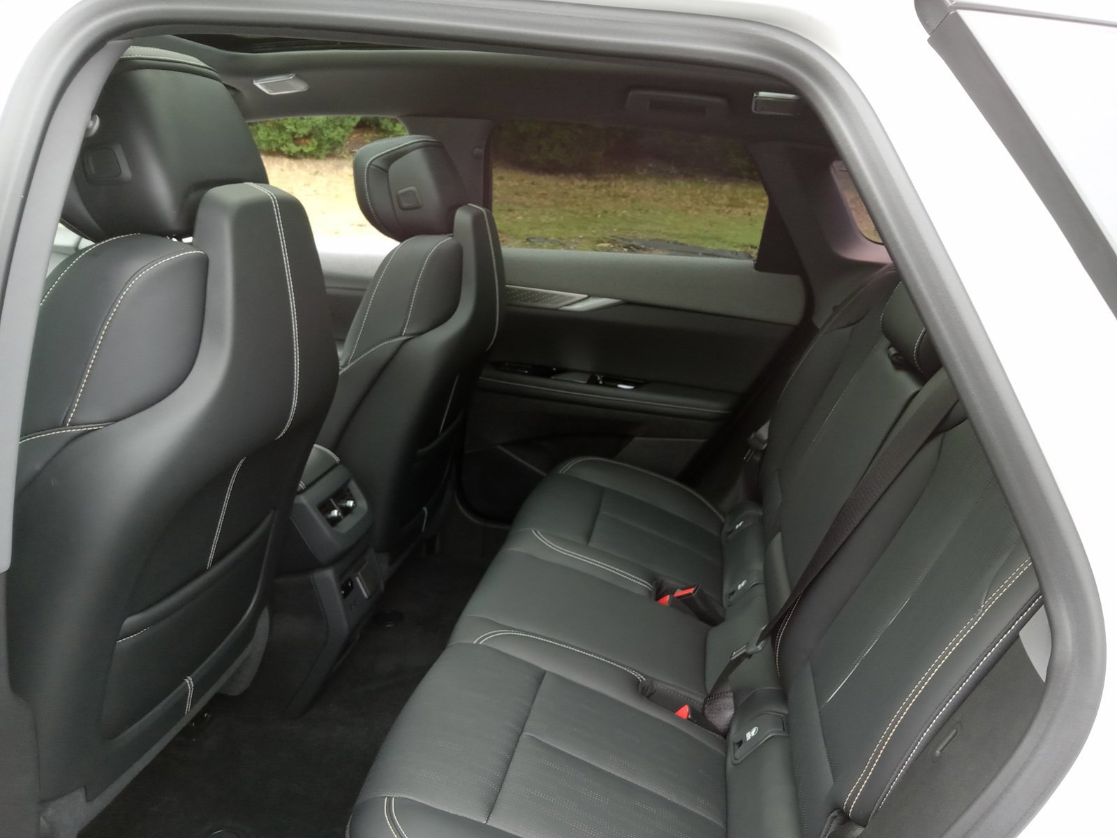 Used 2025 Cadillac Optiq Luxury 2 w/ LPO, Floor Liner Package AWD/4WD image 23