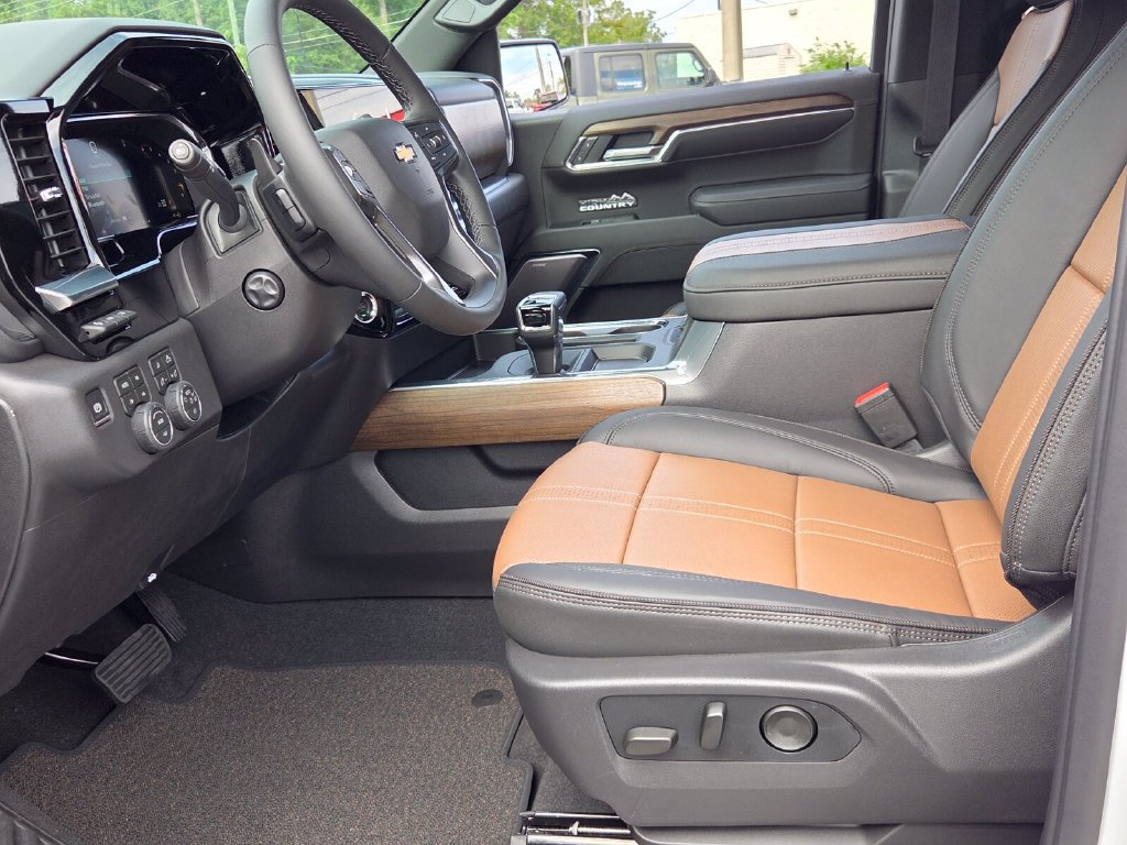 New 2026 Chevrolet Silverado 1500 High Country w/ Technology Package AWD/4WD image 4