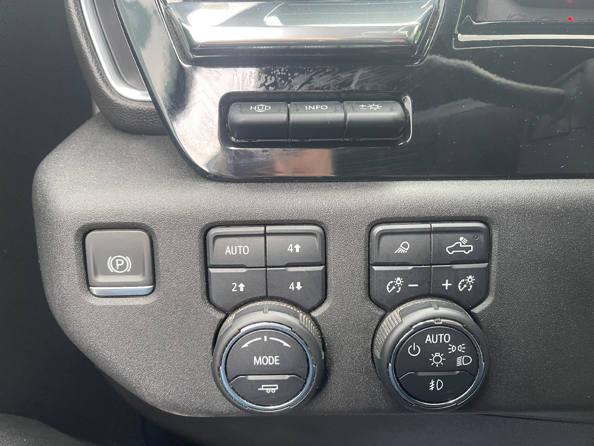 Used 2024 Chevrolet Silverado 2500 High Country w/ High Country Premium Package image 18