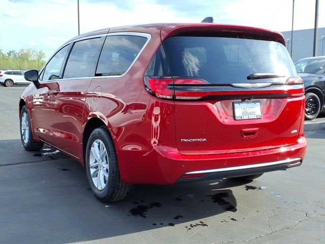 New 2026 Chrysler Pacifica Select AWD/4WD image 4