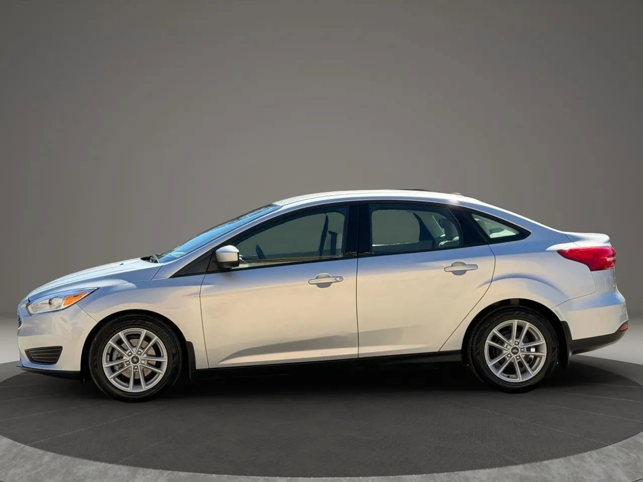 Used 2018 Ford Focus SE FWD image 6