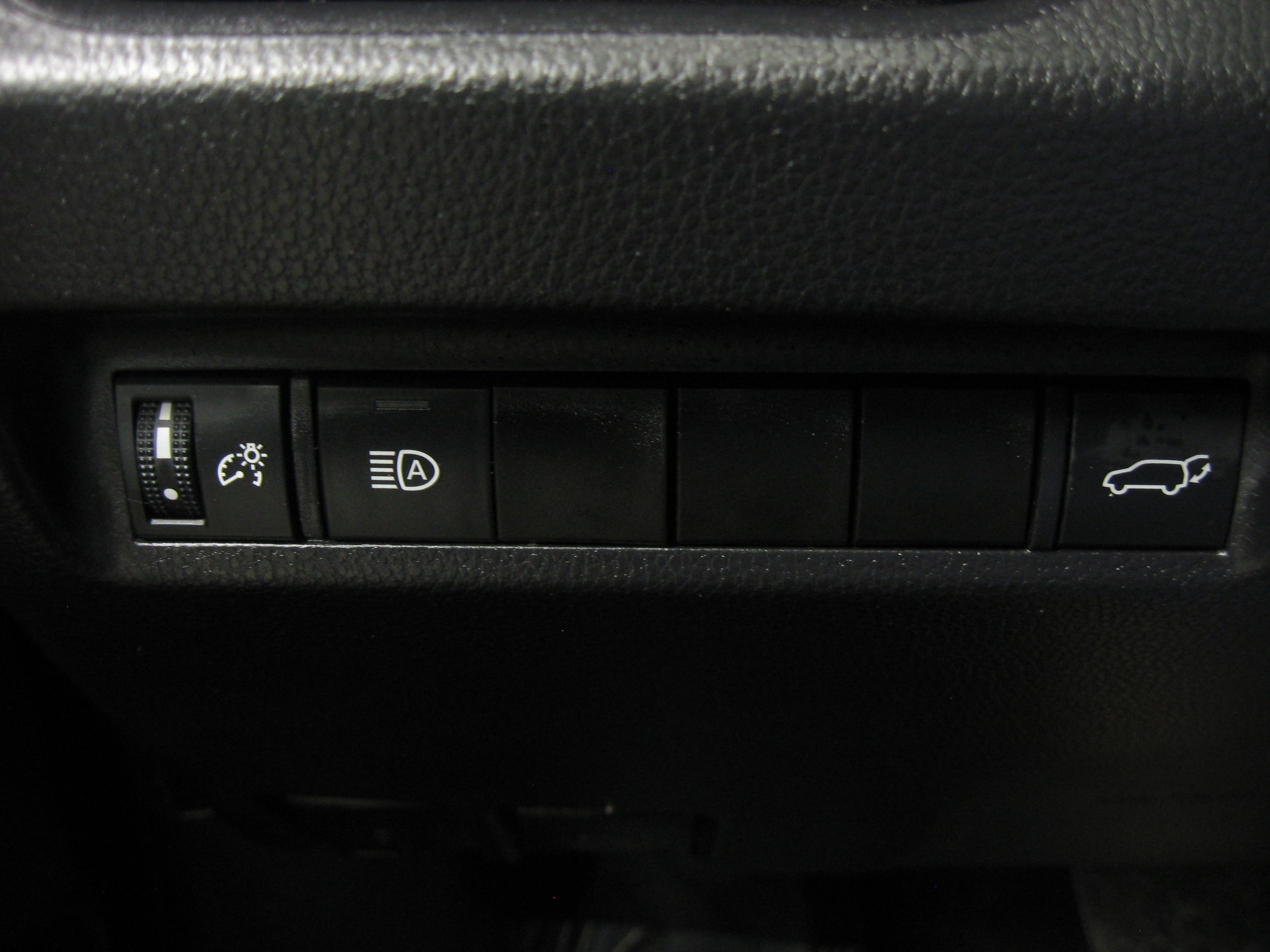 Used 2021 Toyota RAV4 XLE w/ Convenience Package image 19