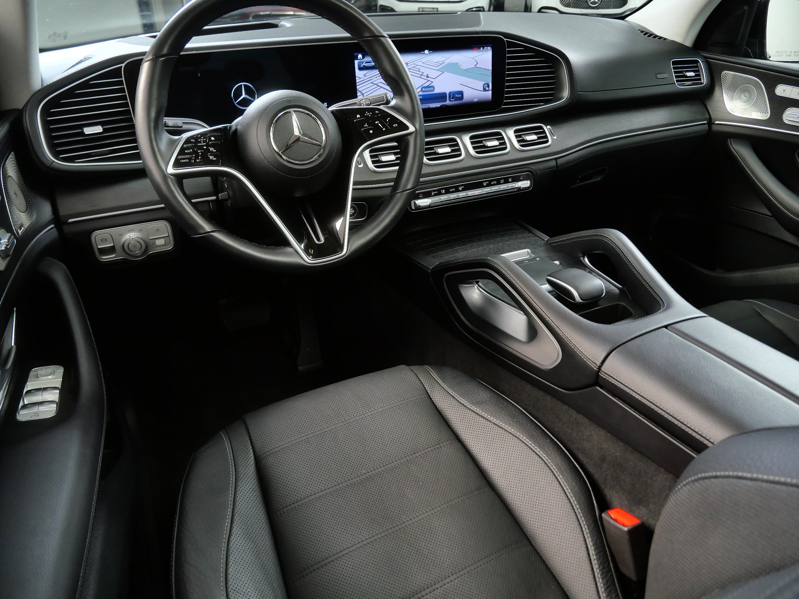Certified 2025 Mercedes-Benz GLE 450e 4MATIC w/ Winter Package image 2