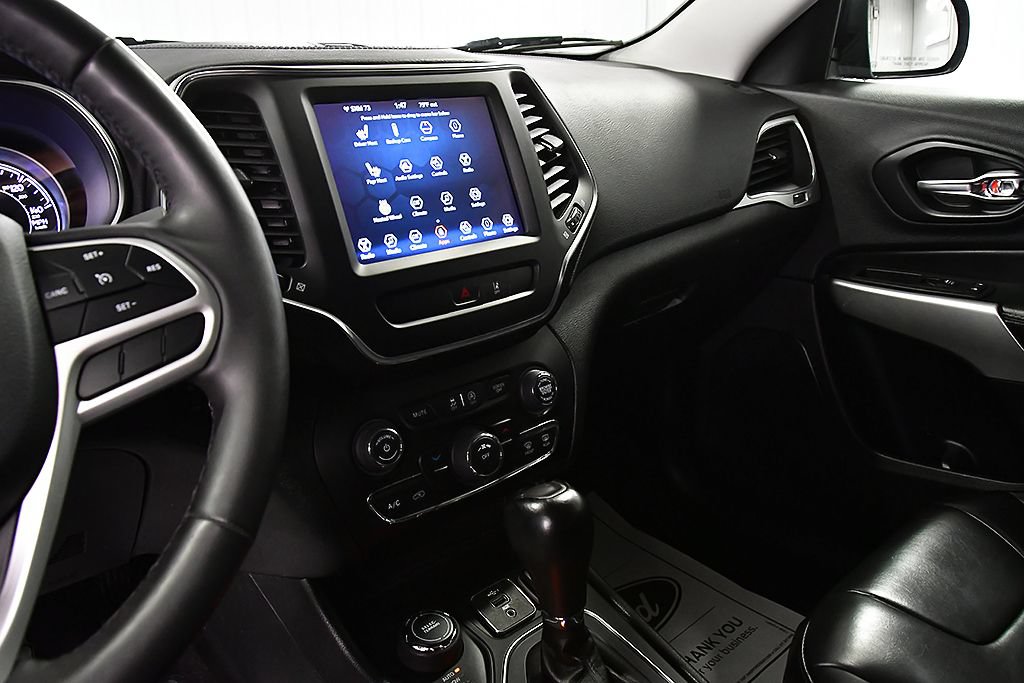 Used 2022 Jeep Cherokee Latitude AWD/4WD image 20
