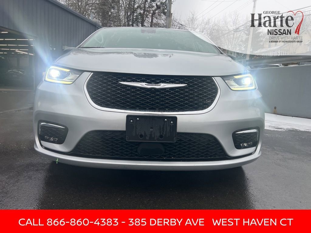 Used 2024 Chrysler Pacifica Touring-L image 8