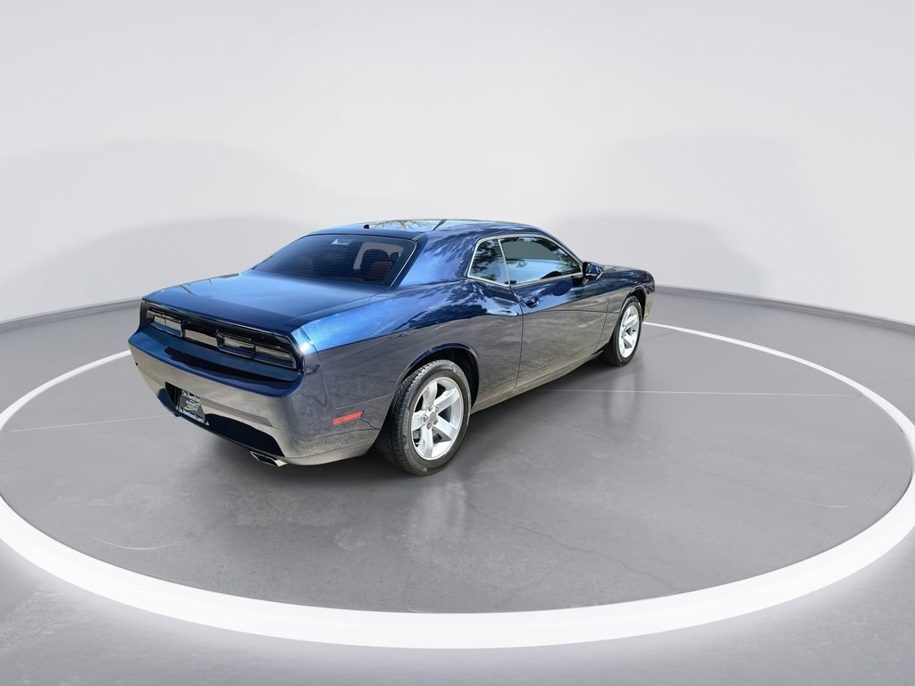 Used 2014 Dodge Challenger SXT image 8