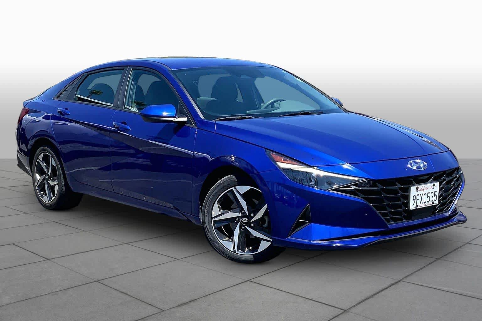 Used 2023 Hyundai Elantra SEL w/ Convenience Package FWD image 2