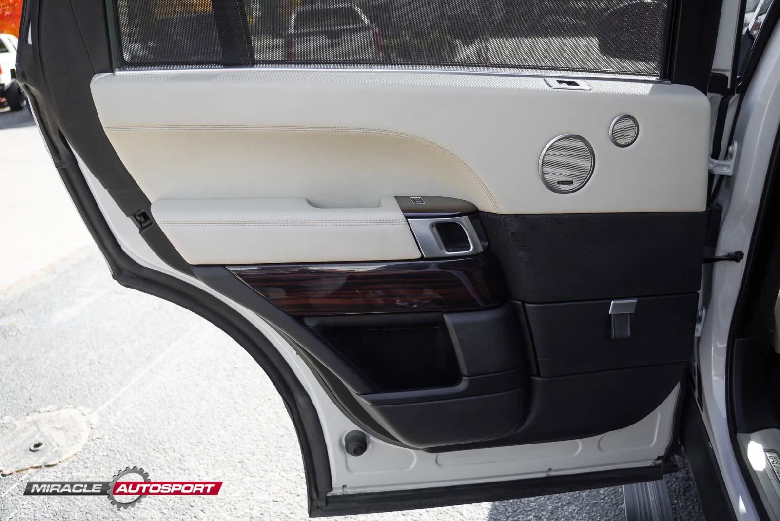 Used 2017 Land Rover Range Rover Long Wheelbase Supercharged image 21