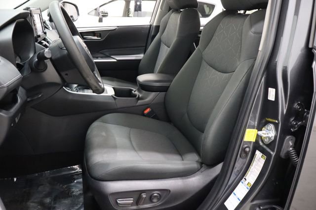 Used 2022 Toyota RAV4 XLE AWD/4WD image 10
