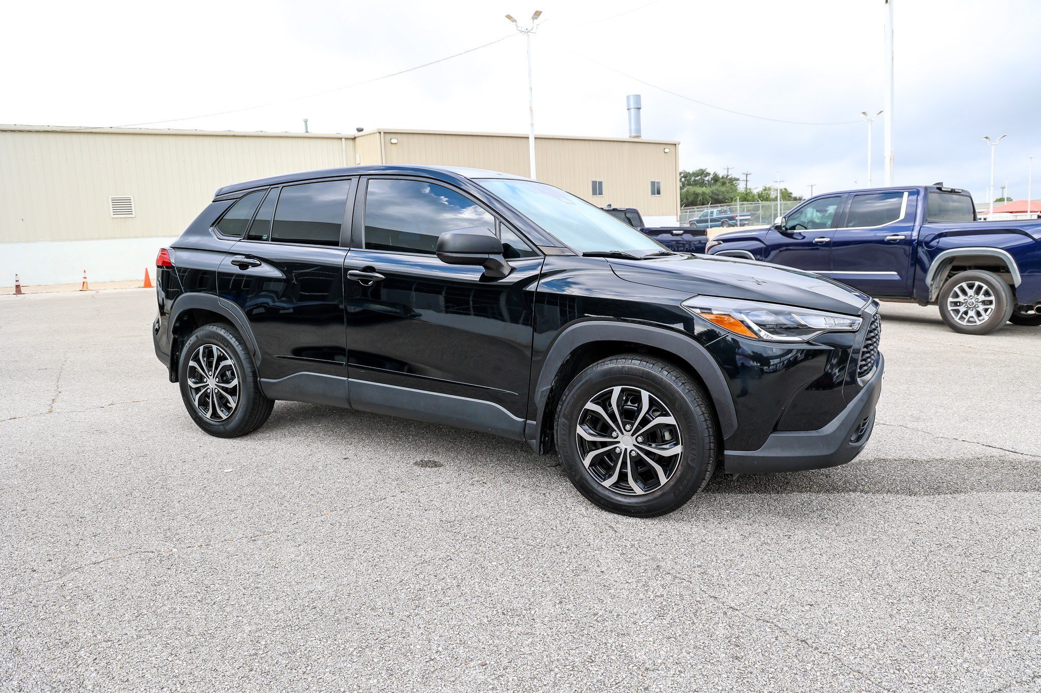 Used 2023 Toyota Corolla Cross L AWD/4WD image 6