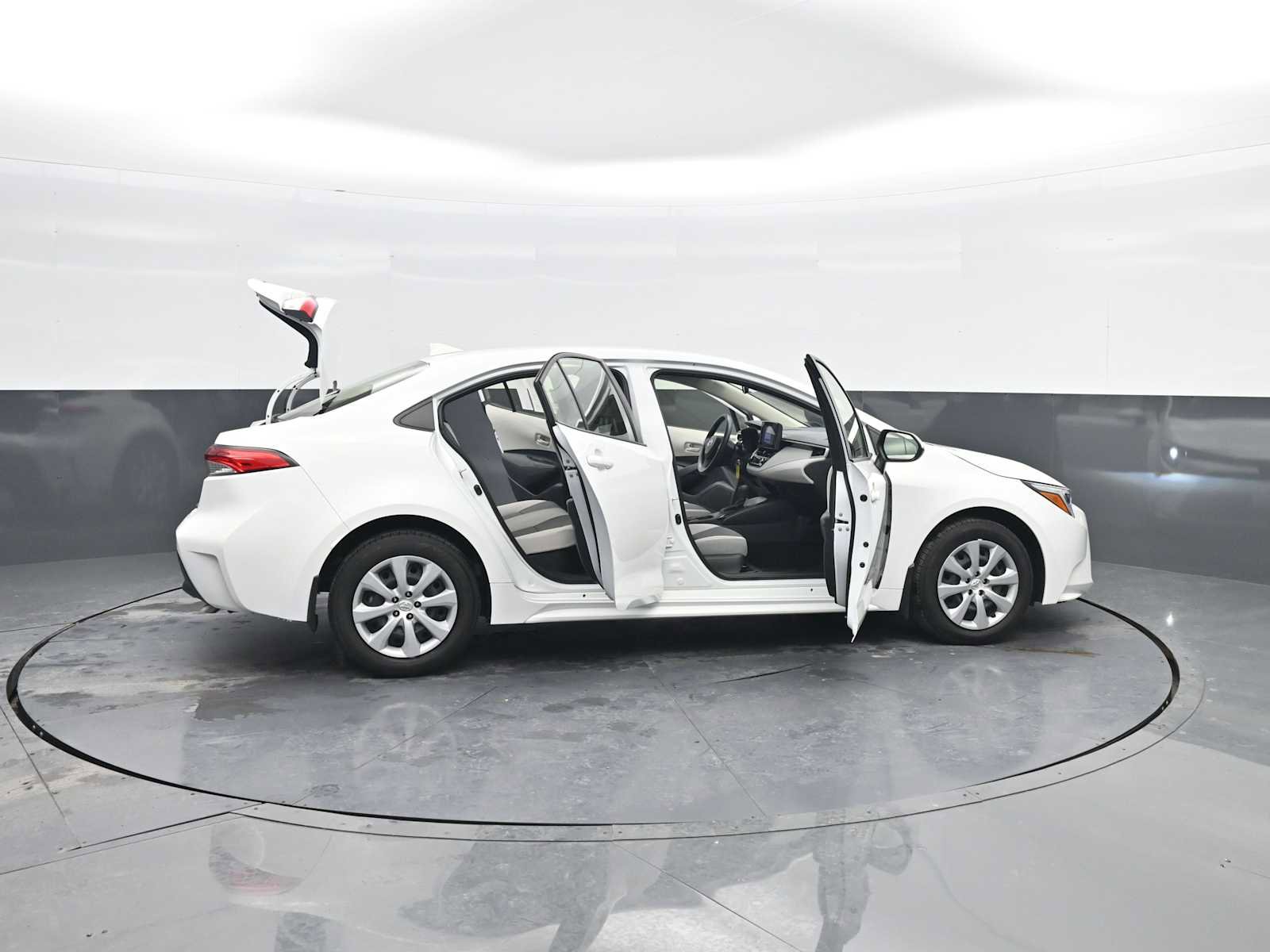 Used 2024 Toyota Corolla LE image 28