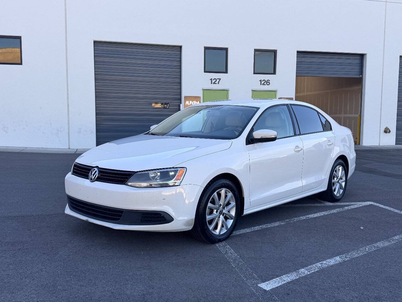 Used 2012 Volkswagen Jetta SE FWD image 2